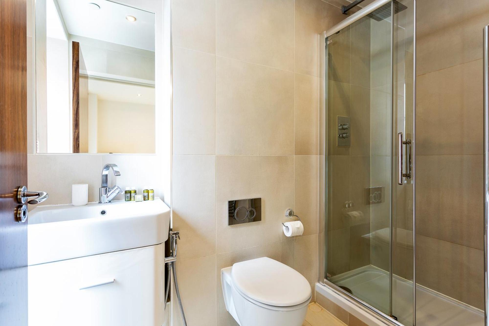 Serene Cityscape - 2Br Luxury Westminster Apartment ลอนดอน ภายนอก รูปภาพ